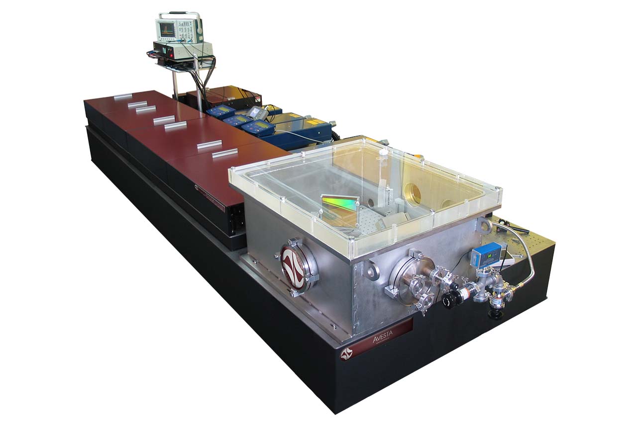Тераваттная фемтосекундная титан-сапфировая лазерная система AVET-10 с вакуумным компрессором