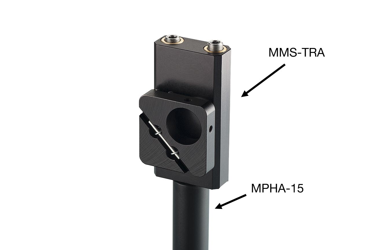 MMS-TRA. Малый вертикальный юстируемый держатель для оптики с потайными винтами, правый. На дюралевом установочном стержне Ф15 мм