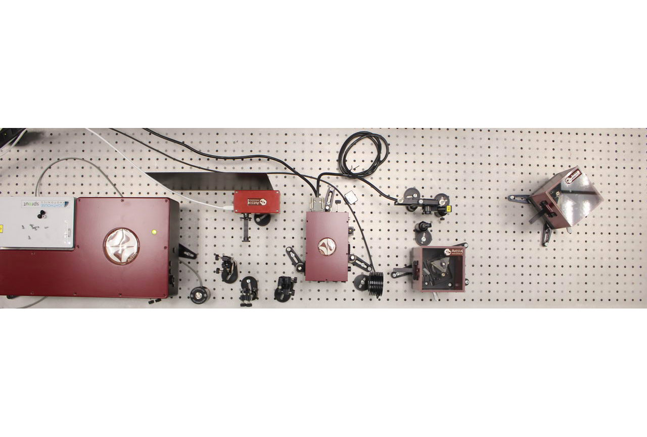 Контроллер дисперсии APC Kit в установке с лазером TiF-15F (15-30 фс), автокоррелятором для микроскопии AA-M, спектрометром ASP-75
