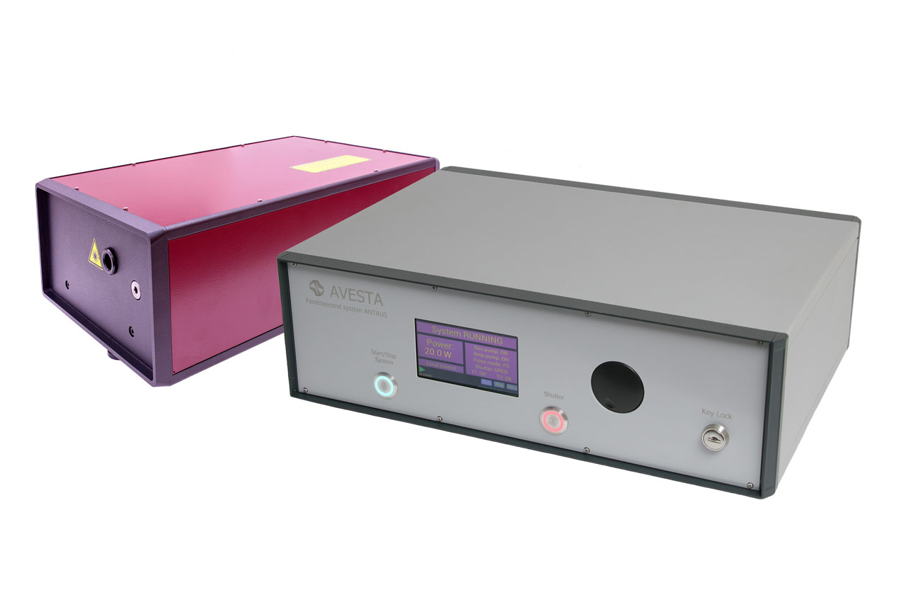 The ANTAUS-20W-20u/1M femtosecond microjoule fiber laser head with its control unit